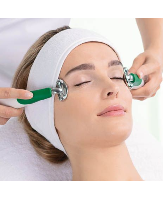 Eye lifting Mary Cohr