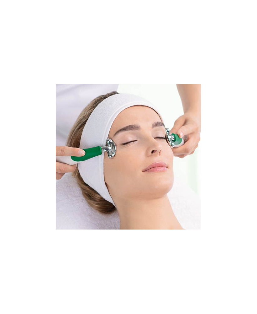 Eye lifting Mary Cohr